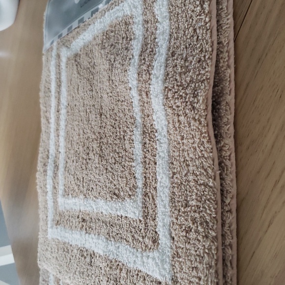 Clouds Luxurious Tan & White Bath Mat Set. NWT - Picture 15 of 16
